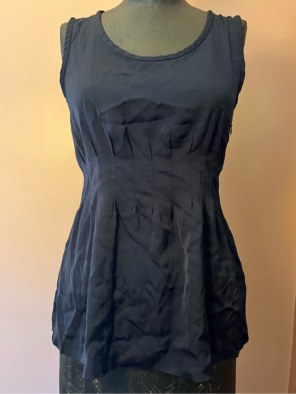 Theory Taegen Navy Pleated Empire Waist Sleeveless Blouse Size Small